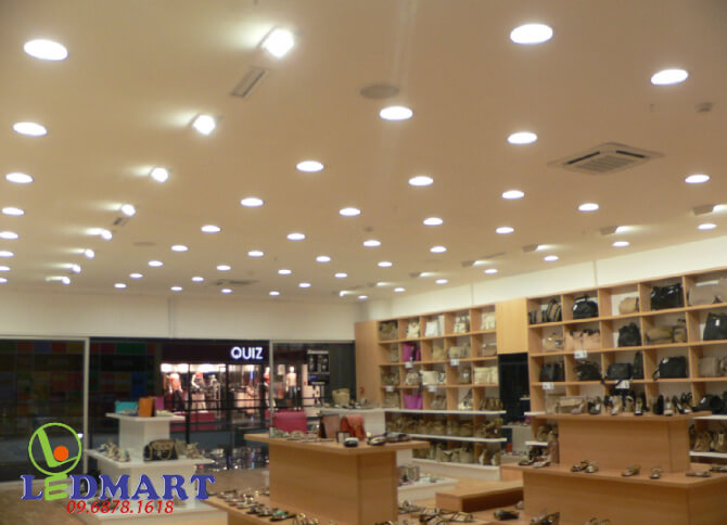 Đèn led âm trần mỏng lắp showroom